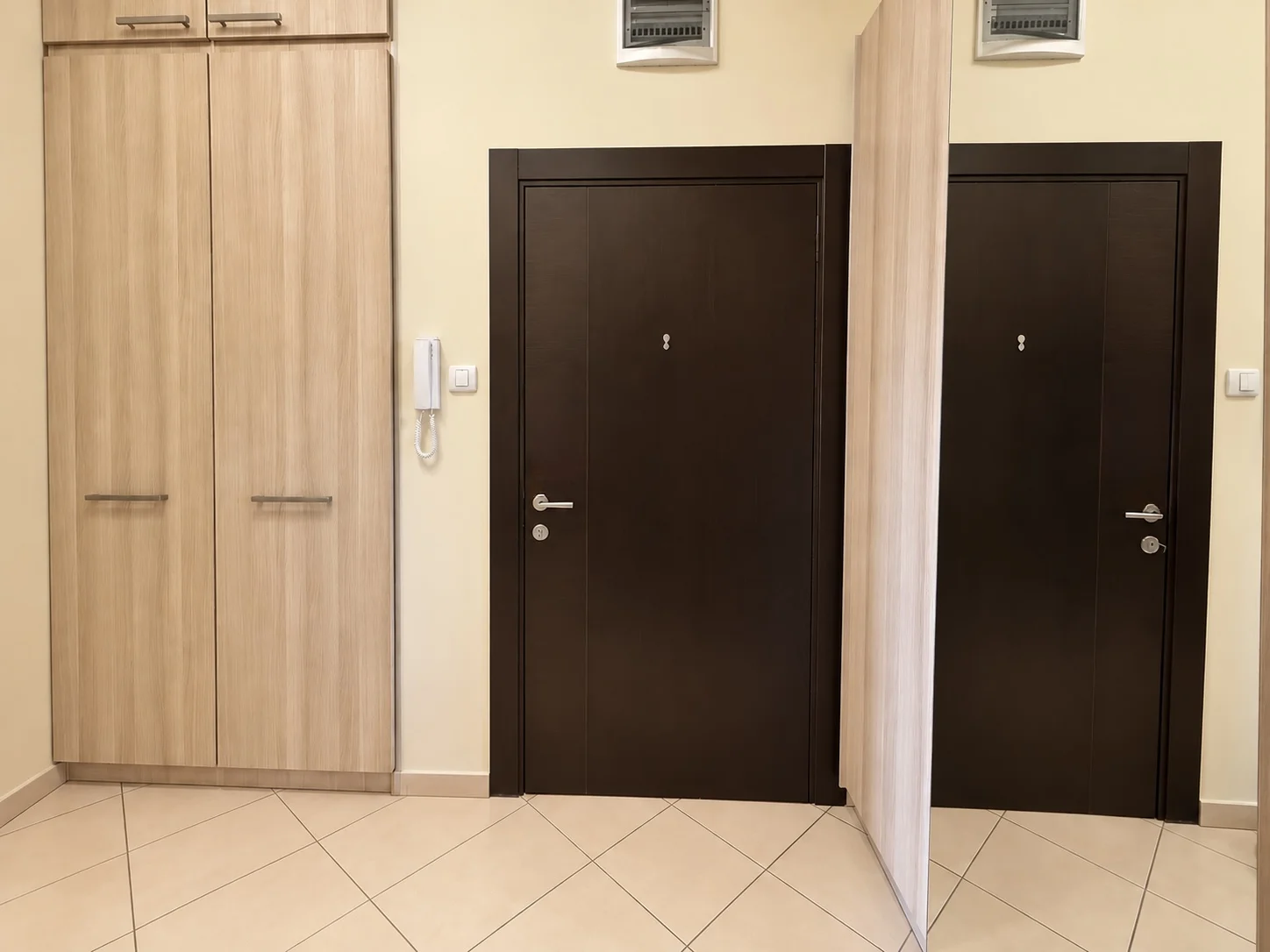 Porodičan stan od 106m2 sa izuzetnim rasporedom prostorija — фото 13